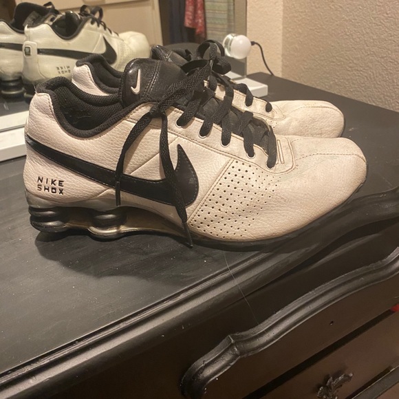 Men’s Nikes - Picture 2 of 4